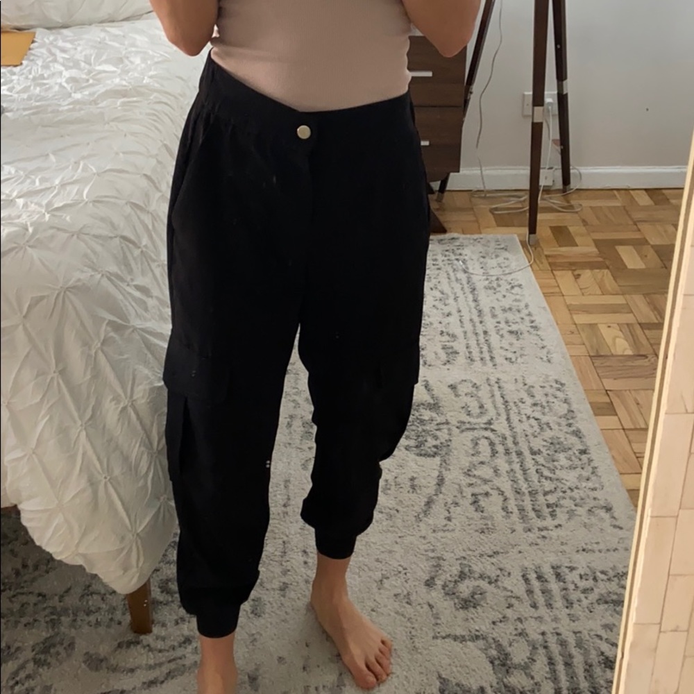 Women’s black Zara cargo joggers